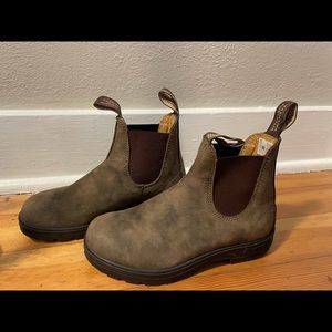 Womens Blundstone #585 Chelsea boots in rustic brown. US size 6.5, AU size 3.5